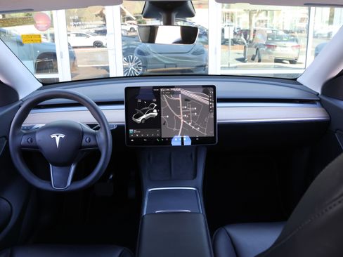 Used 2021 Tesla Model Y Long Range image 15