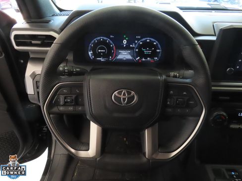 Used 2025 Toyota Tacoma TRD Sport AWD/4WD image 16
