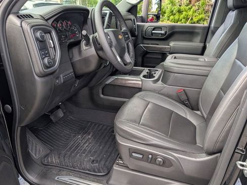 Used 2022 Chevrolet Silverado 2500 LTZ w/ LTZ Convenience Package RWD image 9