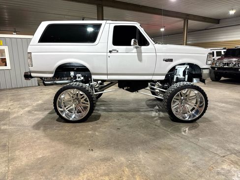 Used 1994 Ford Bronco XLT image 7