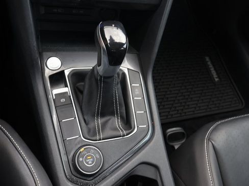 Certified 2022 Volkswagen Tiguan SE w/ Panoramic Sunroof Package image 25