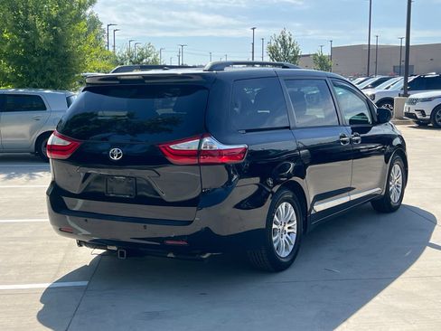 Used 2015 Toyota Sienna XLE w/ XLE Navigation Package FWD image 12