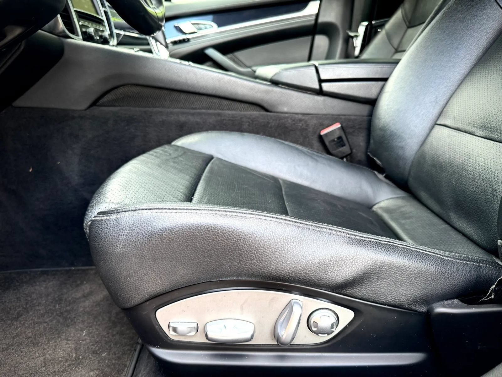 Used 2014 Porsche Panamera 4 AWD/4WD image 43