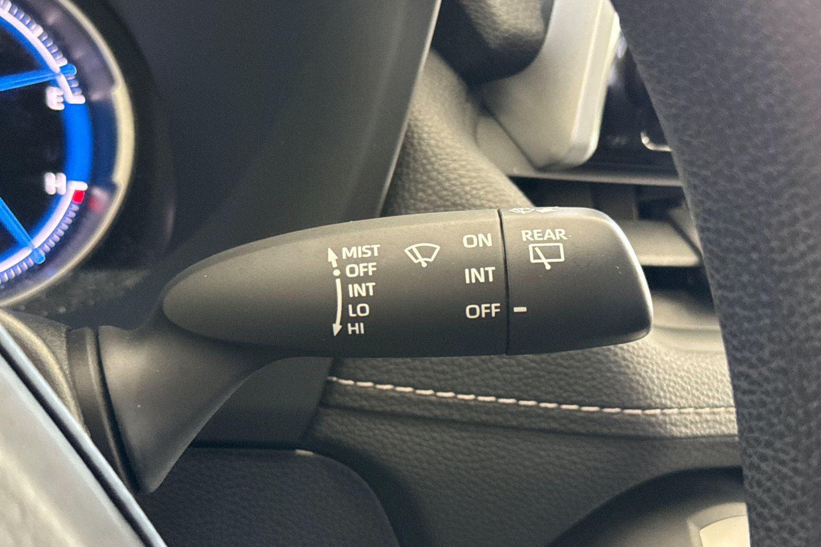 Used 2024 Toyota RAV4 LE AWD/4WD image 31