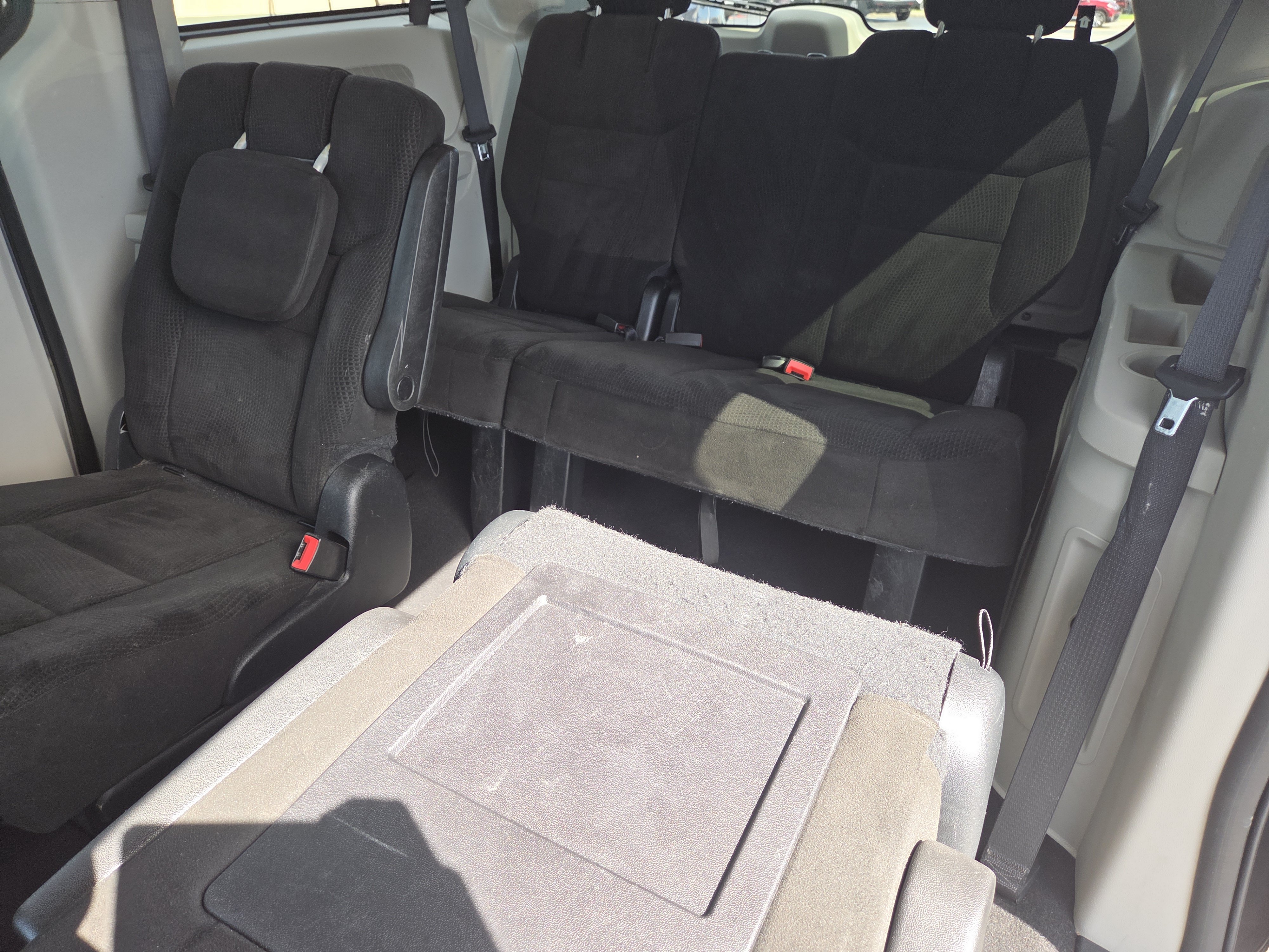 Used 2016 Dodge Grand Caravan SXT FWD image 9