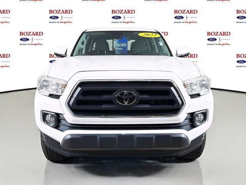 Used 2022 Toyota Tacoma SR5 w/ Technology Package RWD image 2