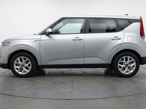Used 2025 Kia Soul LX w/ LX Technology Package FWD image 5