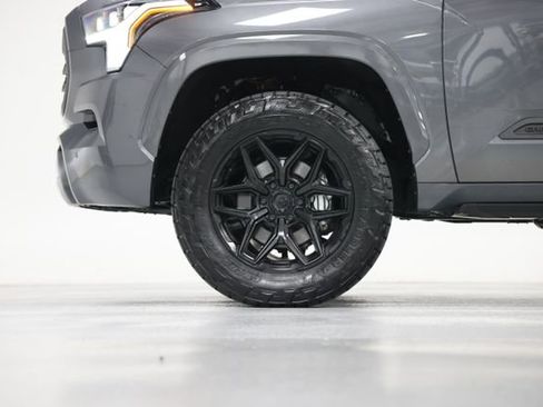 Used 2025 Toyota Sequoia Capstone AWD/4WD image 12