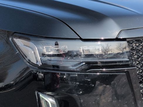 Used 2022 Cadillac Escalade ESV Sport w/ Touring Package image 10