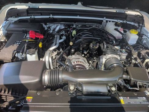 Used 2025 Jeep Gladiator Rubicon w/ Technology Group AWD/4WD image 36