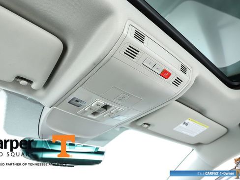 Used 2023 Volkswagen Taos SE w/ Panoramic Sunroof Package FWD image 26