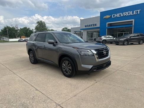 Used 2024 Nissan Pathfinder SV FWD image 1