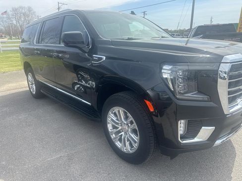 Used 2023 GMC Yukon XL SLT AWD/4WD image 9