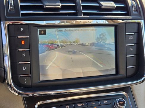 Used 2017 Lincoln Continental Select w/ Climate Package image 23