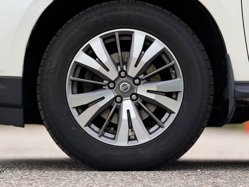 Used 2017 Nissan Pathfinder SV AWD/4WD image 31