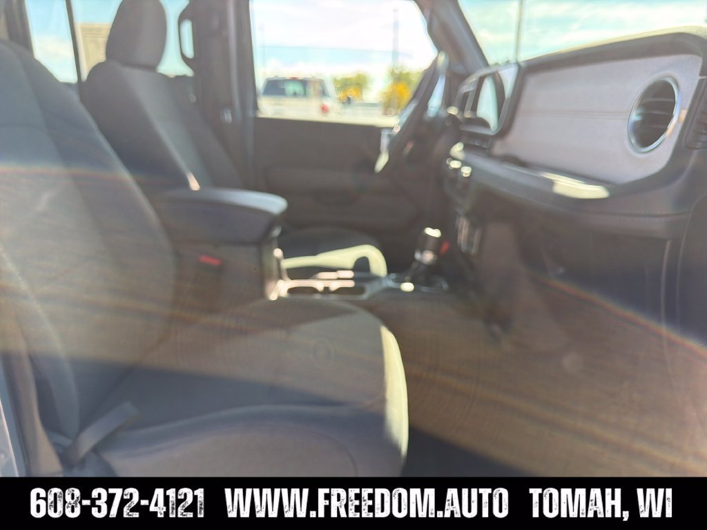 Used 2026 Jeep Wrangler Unlimited Sahara AWD/4WD image 37