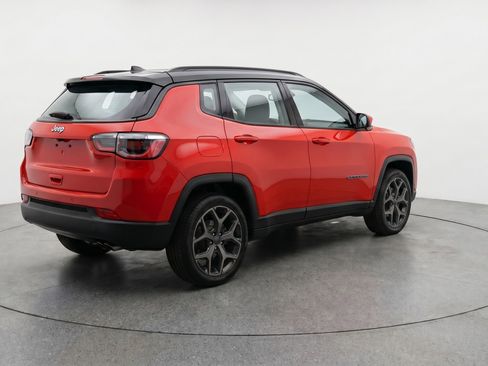 Used 2025 Jeep Compass Limited AWD/4WD image 9
