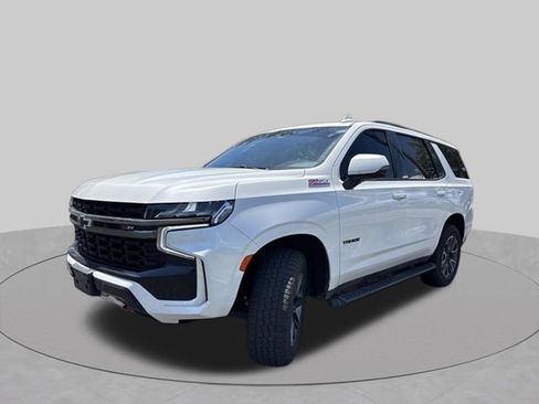 Used 2021 Chevrolet Tahoe Z71 w/ Luxury Package AWD/4WD image 3