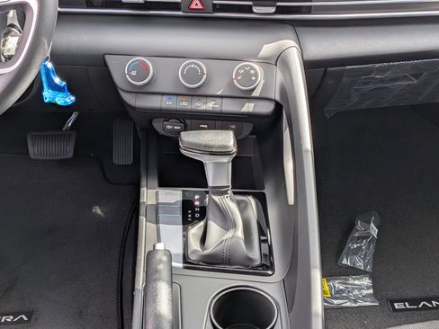 New 2026 Hyundai Elantra SE FWD image 20