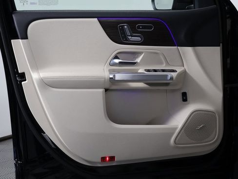 New 2026 Mercedes-Benz GLB 250 4MATIC image 7