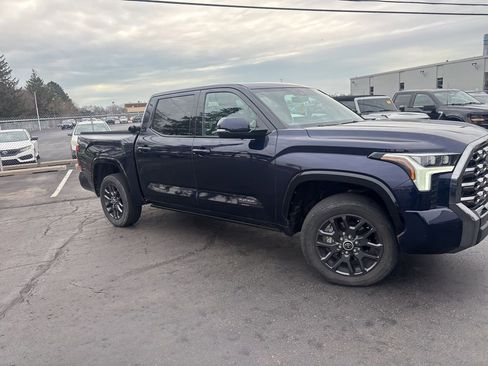 Used 2023 Toyota Tundra Platinum AWD/4WD image 3