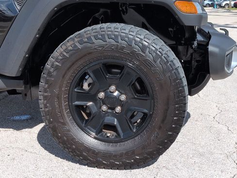Used 2023 Jeep Gladiator Sport AWD/4WD image 9