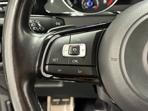 Used 2017 Volkswagen Golf 4-Door AWD/4WD image 18