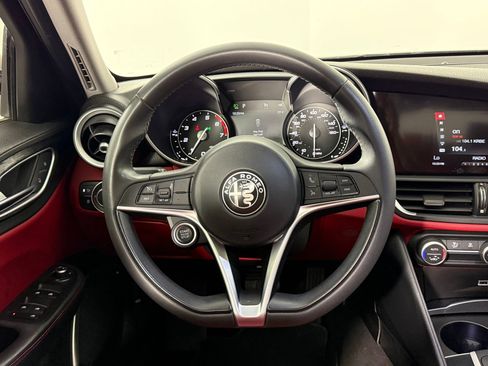 Used 2019 Alfa Romeo Giulia w/ Quick Order Package 22K Sport image 21