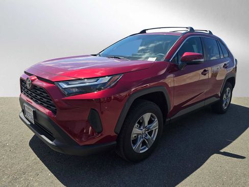 Used 2025 Toyota RAV4 XLE w/ Convenience Package image 7