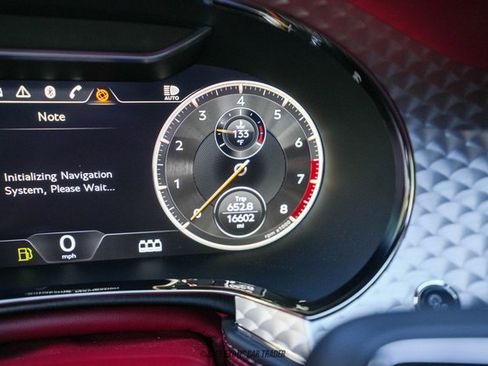 Used 2022 Bentley Flying Spur V8 image 19