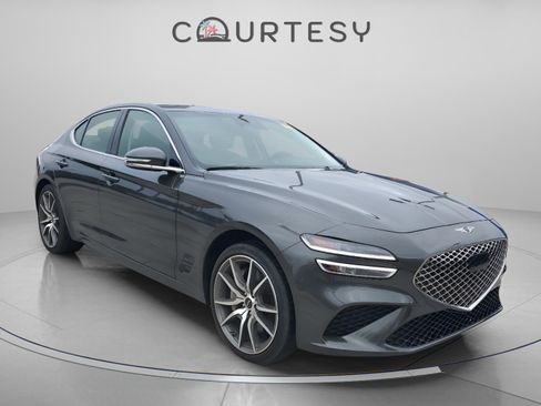 Used 2025 Genesis G70 2.5T image 4