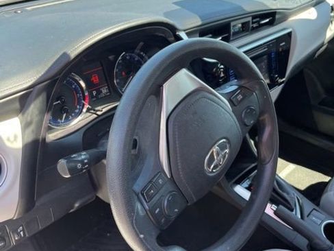 Used 2017 Toyota Corolla LE w/ Carpet Mat Package (TMS) FWD image 13