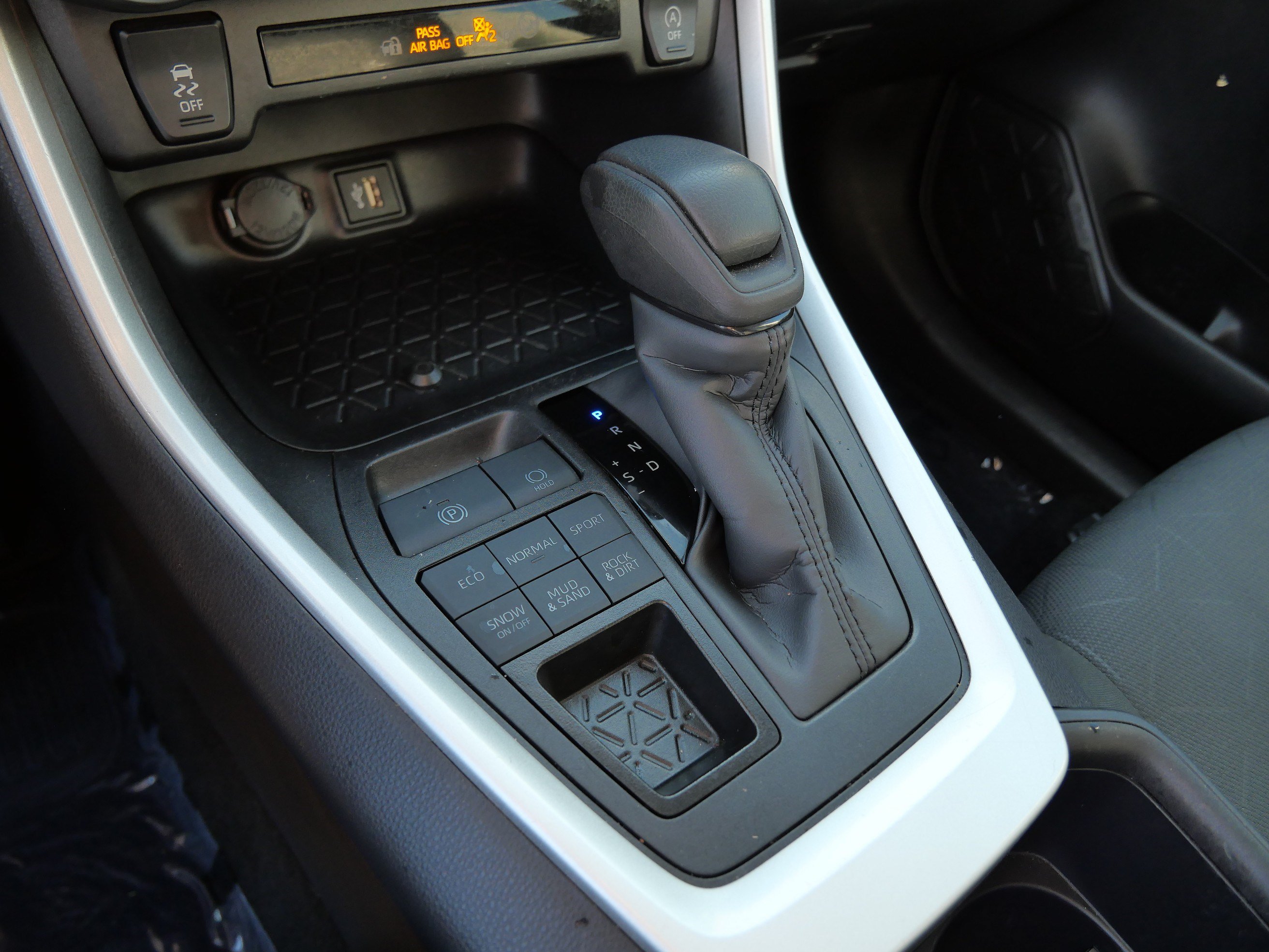 Certified 2025 Toyota RAV4 XLE AWD/4WD image 25