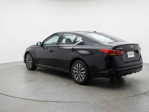 Used 2025 Nissan Altima 2.5 SV image 6