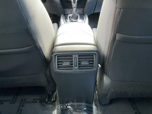 Used 2018 Nissan Rogue SV image 34