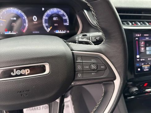 Used 2022 Jeep Grand Cherokee L Laredo image 18