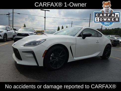 Used 2024 Toyota GR86 Premium RWD image 3