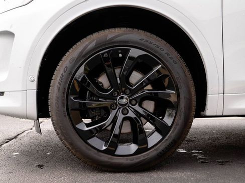 Used 2025 Land Rover Discovery Sport S image 10