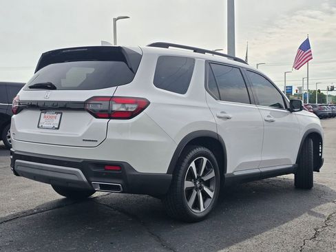 Used 2025 Honda Pilot Touring image 8