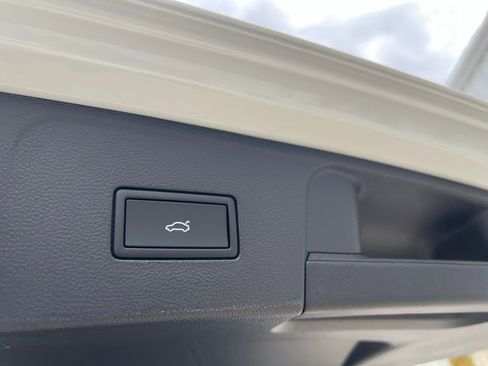 New 2026 Volkswagen Atlas SE image 45