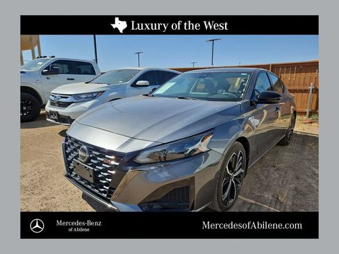 Used 2023 Nissan Altima 2.5 SR w/ SR Premium Package FWD image 1