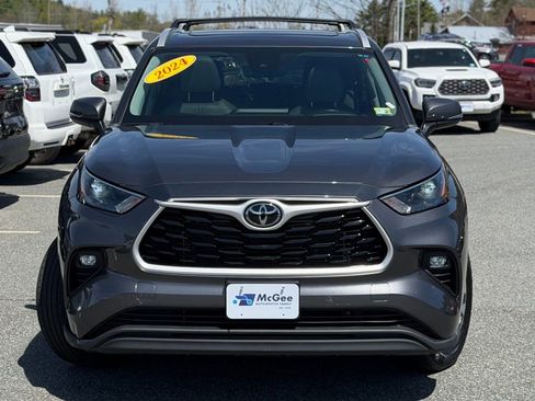 Used 2023 Toyota Highlander XLE AWD/4WD image 2