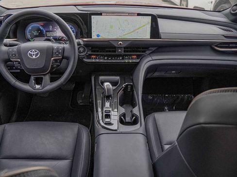 Used 2025 Toyota Crown Signia image 25