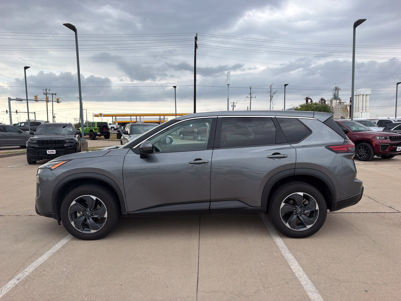 Used 2024 Nissan Rogue SV AWD/4WD image 8