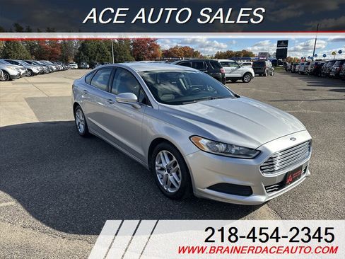 Used 2016 Ford Fusion SE image 2