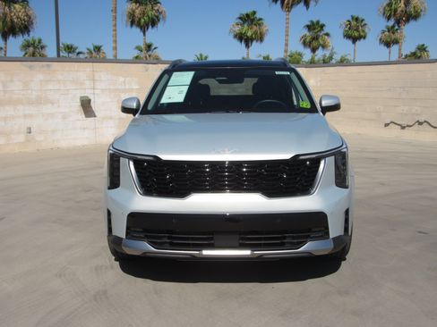 Used 2026 Kia Sorento EX w/ EX Premium Package FWD image 3
