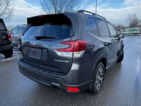 Used 2021 Subaru Forester Premium image 2