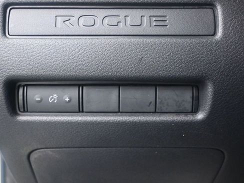 Used 2023 Nissan Rogue S image 8