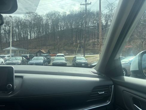 Used 2025 Nissan Rogue SV image 37