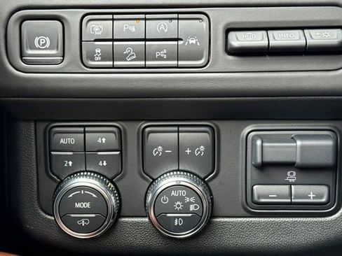 Used 2024 GMC Yukon Denali Ultimate AWD/4WD image 44